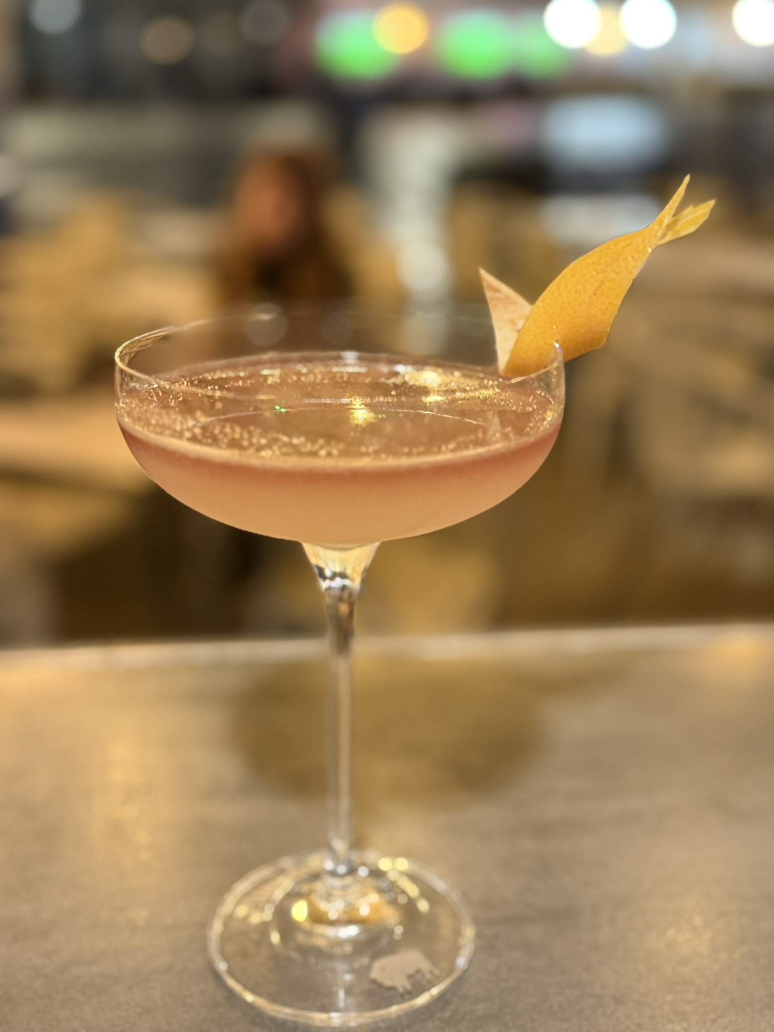 Copa rosa con twist de cítrico